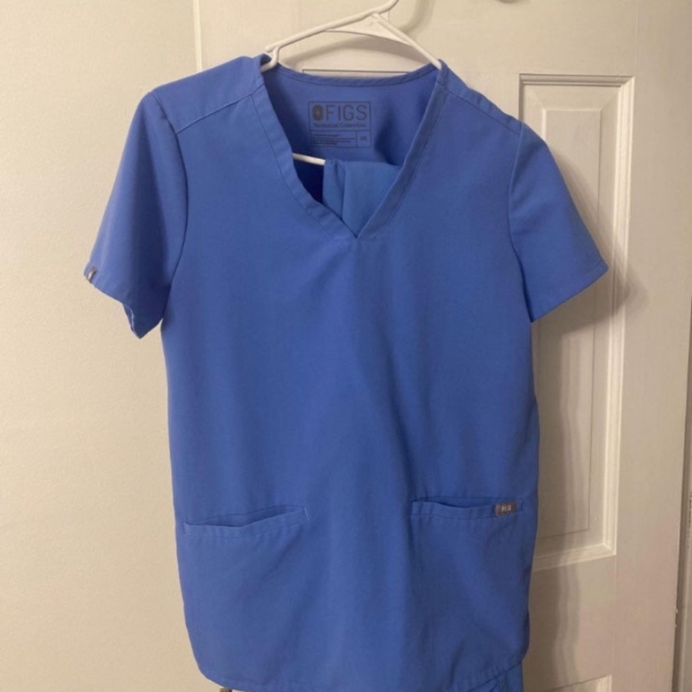 Figs ceil blue top